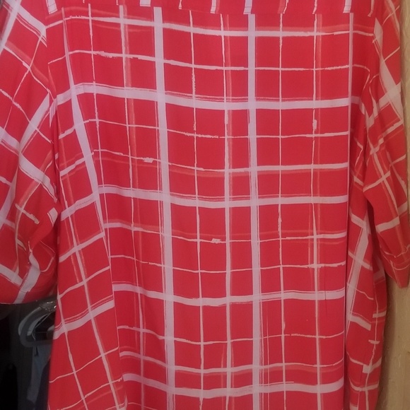 Polyester blouse Never Worn - Picture 2 of 2
